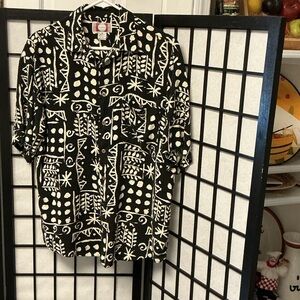 Men's Black & White Patterned Casual Button-Down Shirt